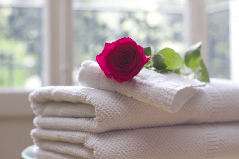 hotel-SIGALE-min_towel_rose_clean_care_salon_spa_white_bath-731641